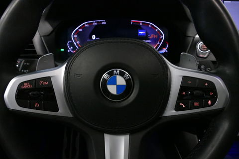 BMW X3 xDrive20i M Sport / Panoramadak / Elektr. verstelbare stoelen (best. memory) / Stoelverwarming / Ambienteverlichting / Apple Carplay - Andriod Auto / Lederen bekleding / M Aerodynamicapakket / Achterbank verwarming / Achteruitrijcamera / Cruise Control / 