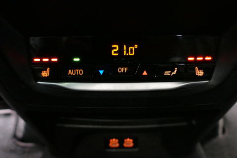 BMW X3 xDrive20i M Sport / Panoramadak / Elektr. verstelbare stoelen (best. memory) / Stoelverwarming / Ambienteverlichting / Apple Carplay - Andriod Auto / Lederen bekleding / M Aerodynamicapakket / Achterbank verwarming / Achteruitrijcamera / Cruise Control / 