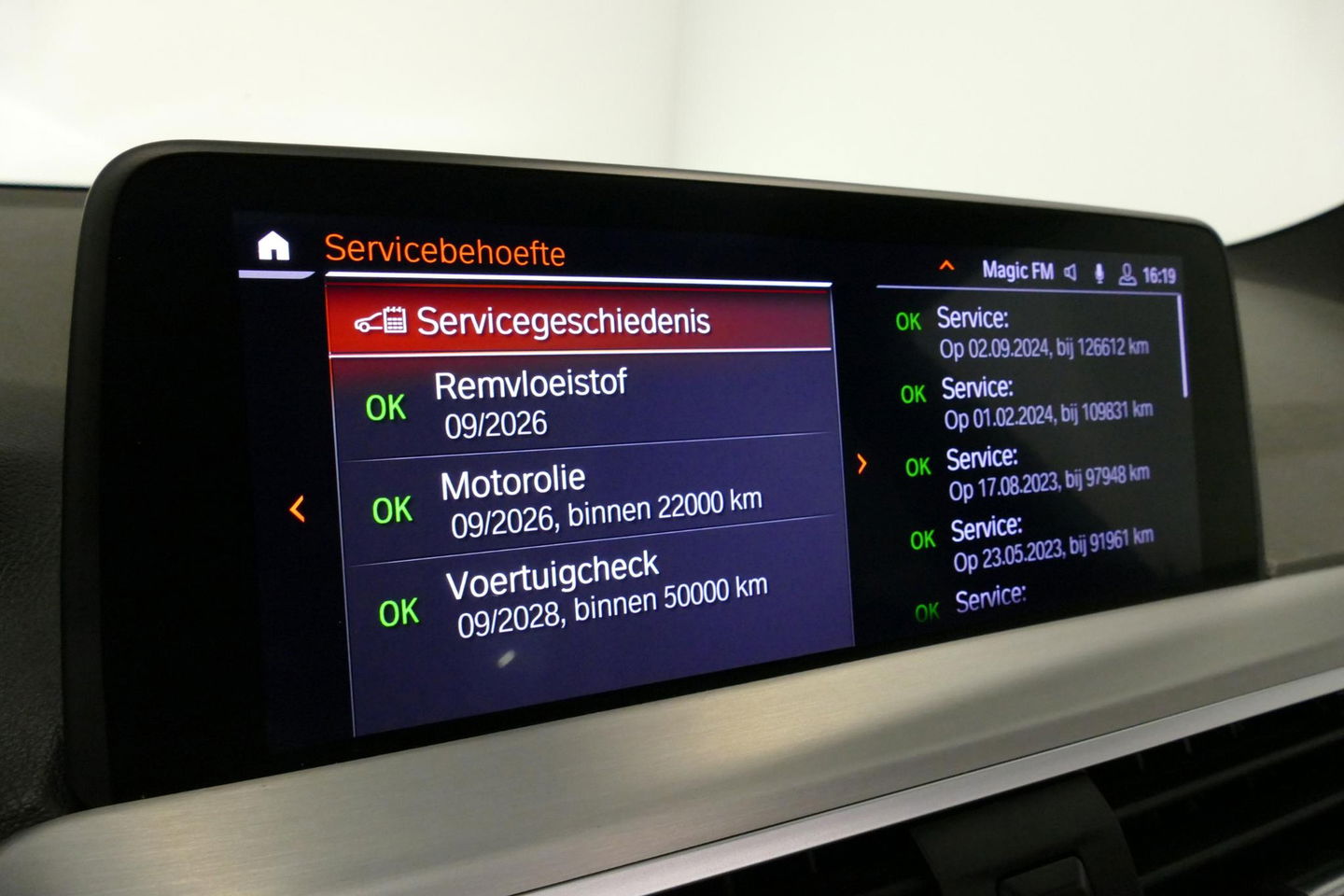 BMW X3 xDrive20i M Sport / Panoramadak / Elektr. verstelbare stoelen (best. memory) / Stoelverwarming / Ambienteverlichting / Apple Carplay - Andriod Auto / Lederen bekleding / M Aerodynamicapakket / Achterbank verwarming / Achteruitrijcamera / Cruise Control / 