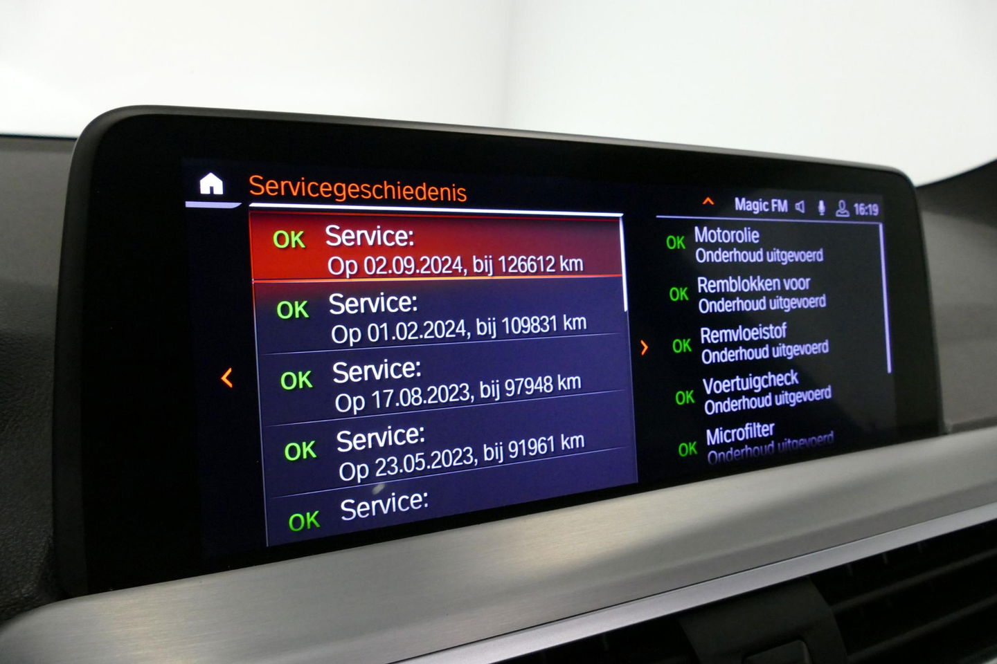 BMW X3 xDrive20i M Sport / Panoramadak / Elektr. verstelbare stoelen (best. memory) / Stoelverwarming / Ambienteverlichting / Apple Carplay - Andriod Auto / Lederen bekleding / M Aerodynamicapakket / Achterbank verwarming / Achteruitrijcamera / Cruise Control / 