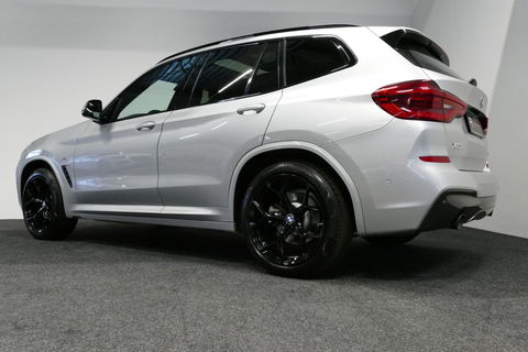 BMW X3 xDrive20i M Sport / Panoramadak / Elektr. verstelbare stoelen (best. memory) / Stoelverwarming / Ambienteverlichting / Apple Carplay - Andriod Auto / Lederen bekleding / M Aerodynamicapakket / Achterbank verwarming / Achteruitrijcamera / Cruise Control / 