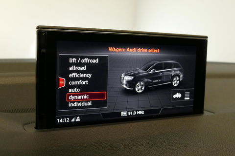 Audi Q7 3.0 TDI e-tron quattro Sport / Orig. Nederlands / S-Line ex- & interieur / Panoramadak / Luchtvering / Elektr. verstelbare voorstoelen (links met memory) / Bose Sound System / Rondomzichtcamera / Sfeerverlichting / Servosluiting - Softclose / Stoelverwarm