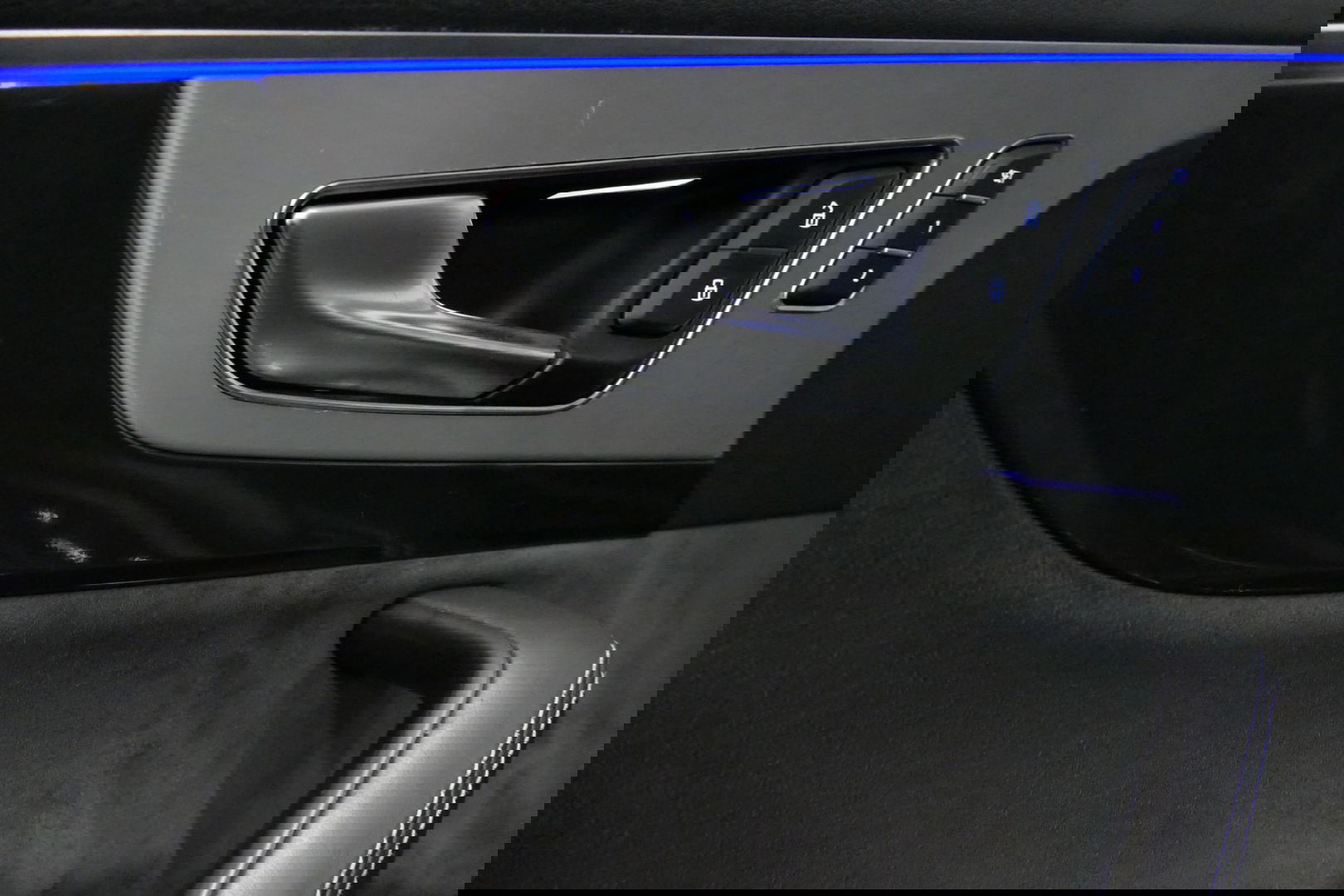 Audi Q7 3.0 TDI e-tron quattro Sport / Orig. Nederlands / S-Line ex- & interieur / Panoramadak / Luchtvering / Elektr. verstelbare voorstoelen (links met memory) / Bose Sound System / Rondomzichtcamera / Sfeerverlichting / Servosluiting - Softclose / Stoelverwarm