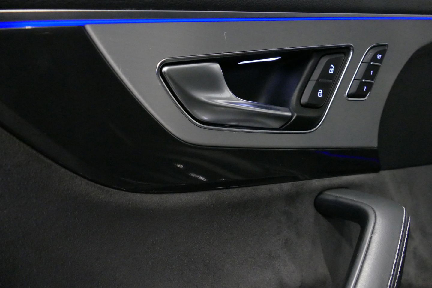 Audi Q7 3.0 TDI e-tron quattro Sport / Orig. Nederlands / S-Line ex- & interieur / Panoramadak / Luchtvering / Elektr. verstelbare voorstoelen (links met memory) / Bose Sound System / Rondomzichtcamera / Sfeerverlichting / Servosluiting - Softclose / Stoelverwarm