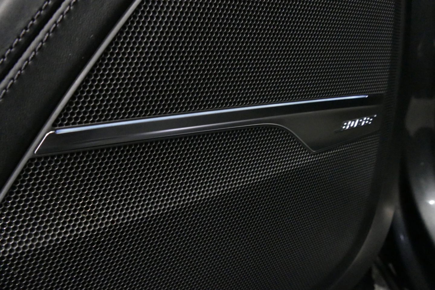 Audi Q7 3.0 TDI e-tron quattro Sport / Orig. Nederlands / S-Line ex- & interieur / Panoramadak / Luchtvering / Elektr. verstelbare voorstoelen (links met memory) / Bose Sound System / Rondomzichtcamera / Sfeerverlichting / Servosluiting - Softclose / Stoelverwarm