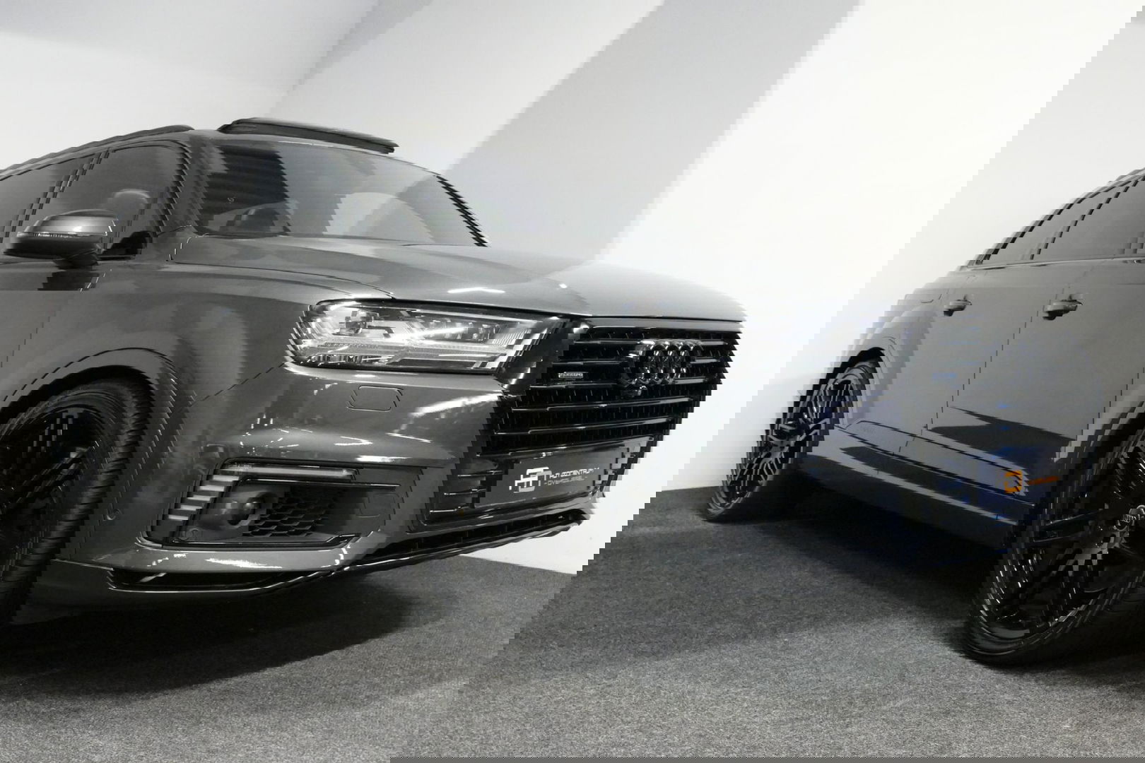 Audi Q7 3.0 TDI e-tron quattro Sport / Orig. Nederlands / S-Line ex- & interieur / Panoramadak / Luchtvering / Elektr. verstelbare voorstoelen (links met memory) / Bose Sound System / Rondomzichtcamera / Sfeerverlichting / Servosluiting - Softclose / Stoelverwarm