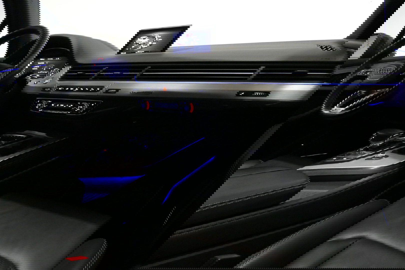 Audi Q7 3.0 TDI e-tron quattro Sport / Orig. Nederlands / S-Line ex- & interieur / Panoramadak / Luchtvering / Elektr. verstelbare voorstoelen (links met memory) / Bose Sound System / Rondomzichtcamera / Sfeerverlichting / Servosluiting - Softclose / Stoelverwarm