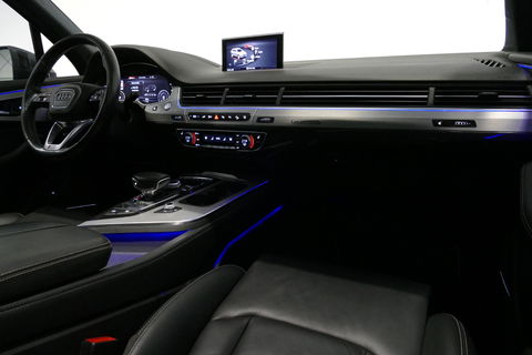 Audi Q7 3.0 TDI e-tron quattro Sport / Orig. Nederlands / S-Line ex- & interieur / Panoramadak / Luchtvering / Elektr. verstelbare voorstoelen (links met memory) / Bose Sound System / Rondomzichtcamera / Sfeerverlichting / Servosluiting - Softclose / Stoelverwarm