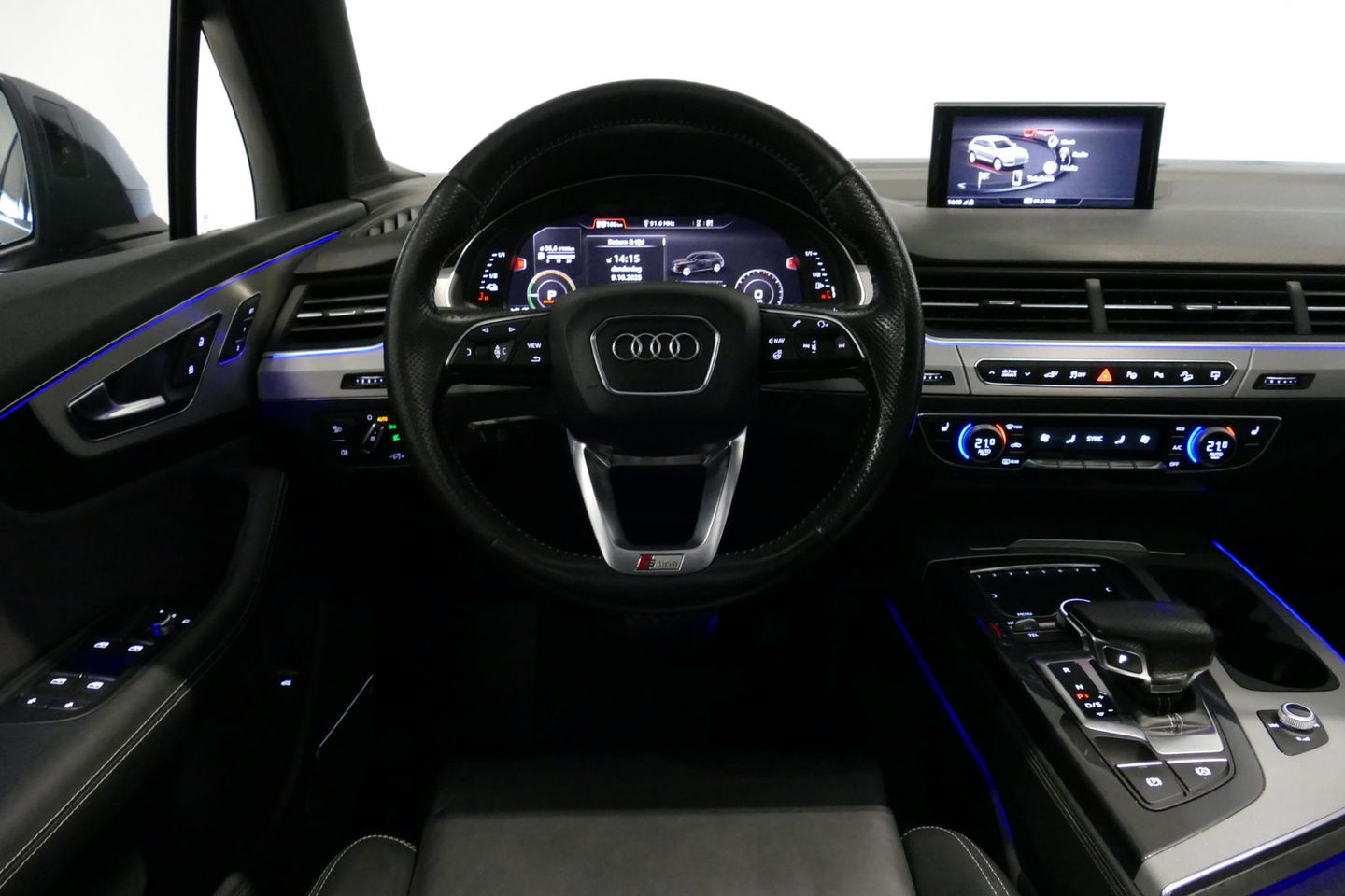 Audi Q7 3.0 TDI e-tron quattro Sport / Orig. Nederlands / S-Line ex- & interieur / Panoramadak / Luchtvering / Elektr. verstelbare voorstoelen (links met memory) / Bose Sound System / Rondomzichtcamera / Sfeerverlichting / Servosluiting - Softclose / Stoelverwarm