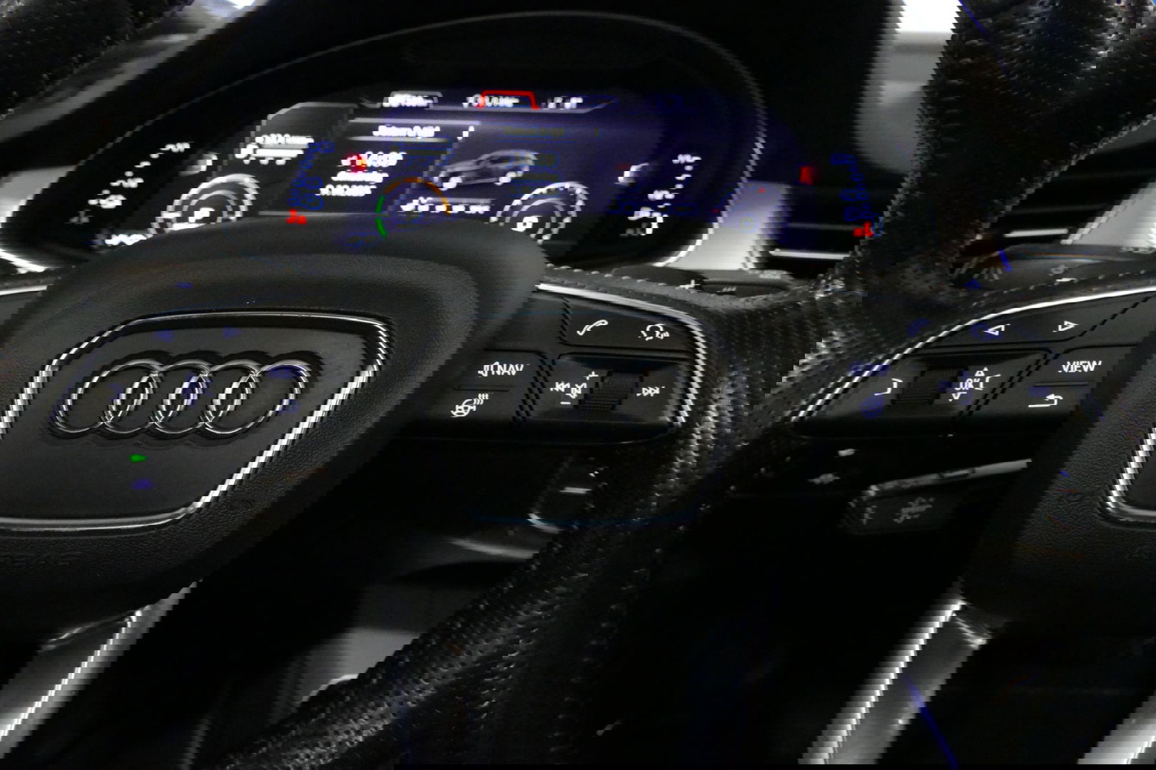 Audi Q7 3.0 TDI e-tron quattro Sport / Orig. Nederlands / S-Line ex- & interieur / Panoramadak / Luchtvering / Elektr. verstelbare voorstoelen (links met memory) / Bose Sound System / Rondomzichtcamera / Sfeerverlichting / Servosluiting - Softclose / Stoelverwarm