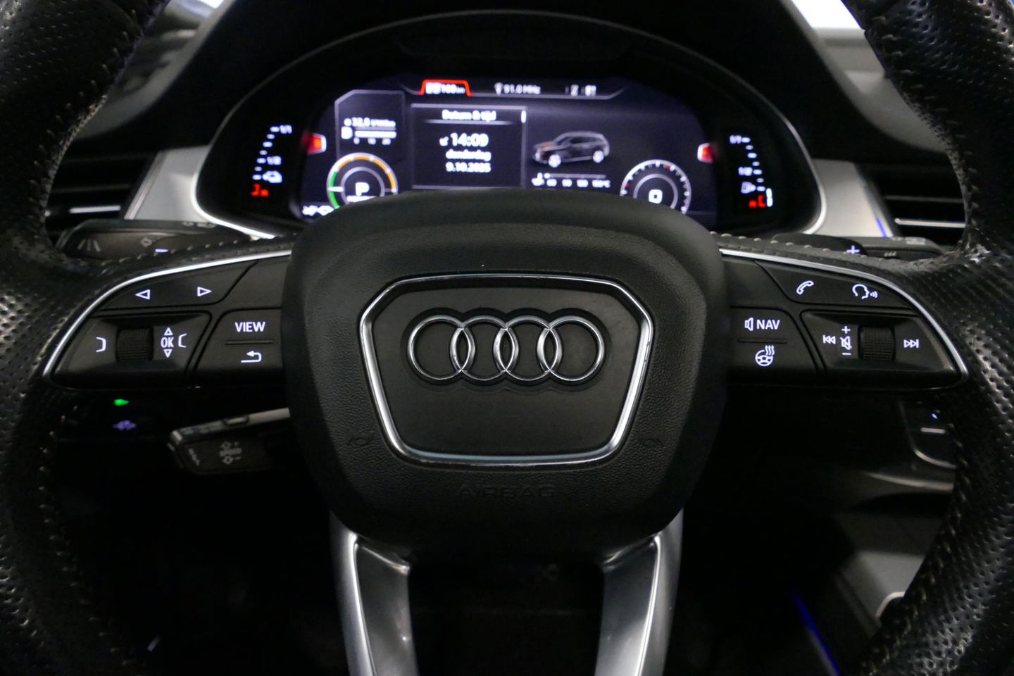 Audi Q7 3.0 TDI e-tron quattro Sport / Orig. Nederlands / S-Line ex- & interieur / Panoramadak / Luchtvering / Elektr. verstelbare voorstoelen (links met memory) / Bose Sound System / Rondomzichtcamera / Sfeerverlichting / Servosluiting - Softclose / Stoelverwarm