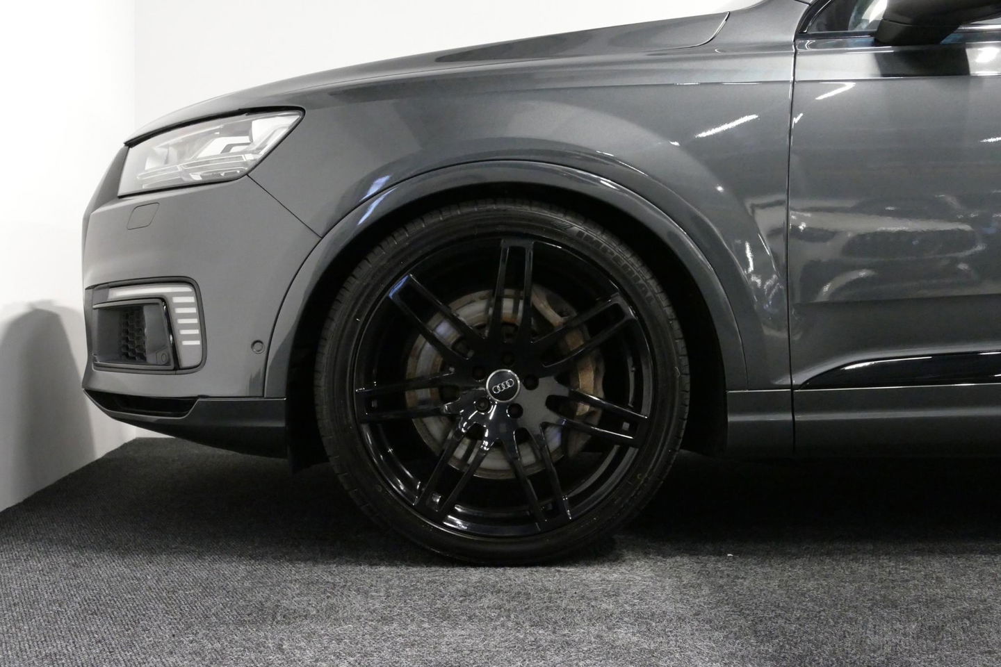 Audi Q7 3.0 TDI e-tron quattro Sport / Orig. Nederlands / S-Line ex- & interieur / Panoramadak / Luchtvering / Elektr. verstelbare voorstoelen (links met memory) / Bose Sound System / Rondomzichtcamera / Sfeerverlichting / Servosluiting - Softclose / Stoelverwarm