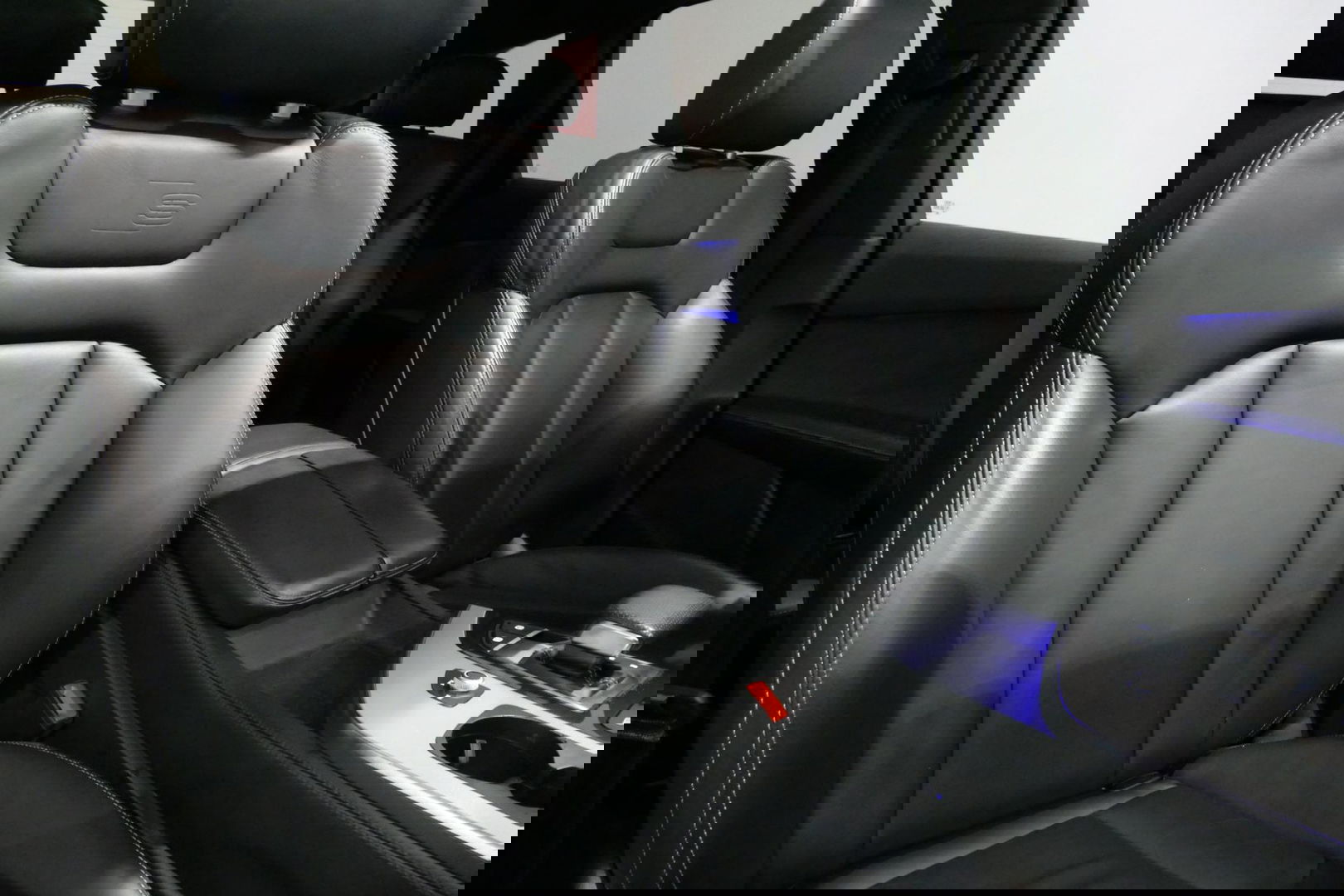 Audi Q7 3.0 TDI e-tron quattro Sport / Orig. Nederlands / S-Line ex- & interieur / Panoramadak / Luchtvering / Elektr. verstelbare voorstoelen (links met memory) / Bose Sound System / Rondomzichtcamera / Sfeerverlichting / Servosluiting - Softclose / Stoelverwarm