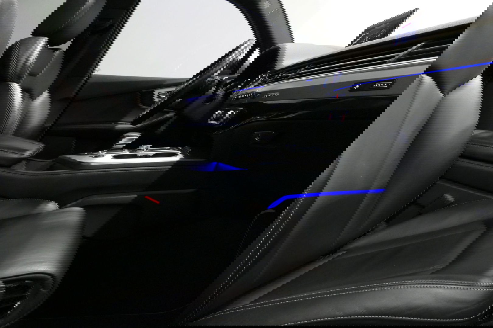 Audi Q7 3.0 TDI e-tron quattro Sport / Orig. Nederlands / S-Line ex- & interieur / Panoramadak / Luchtvering / Elektr. verstelbare voorstoelen (links met memory) / Bose Sound System / Rondomzichtcamera / Sfeerverlichting / Servosluiting - Softclose / Stoelverwarm