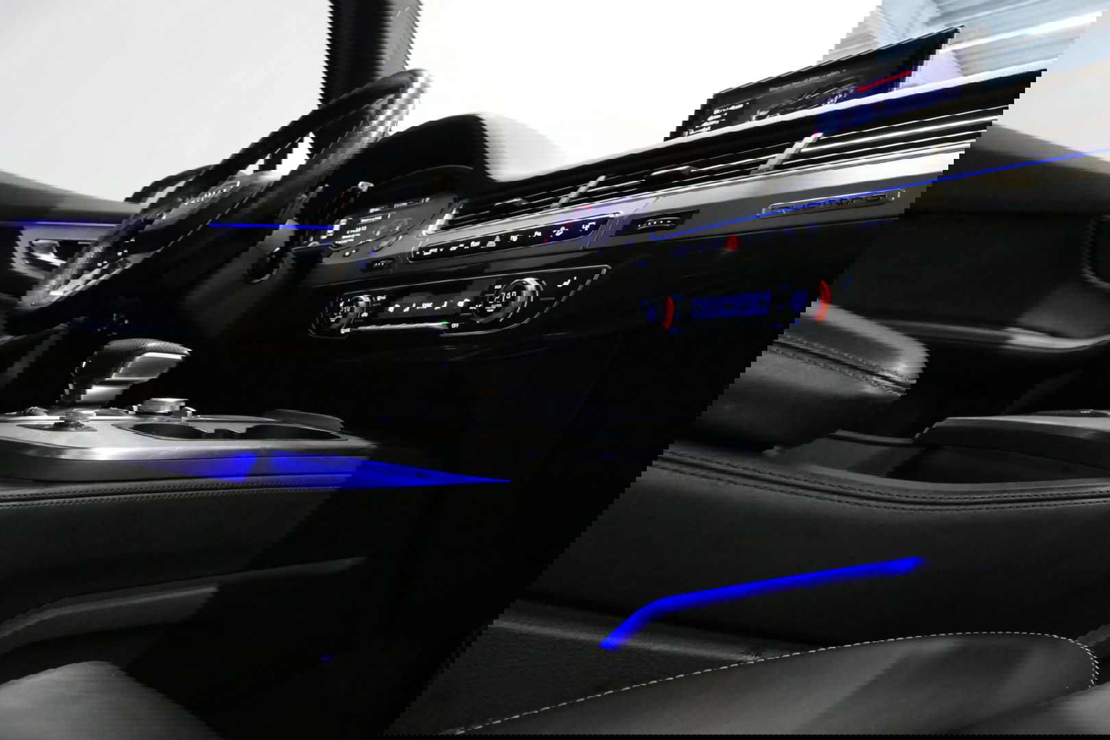 Audi Q7 3.0 TDI e-tron quattro Sport / Orig. Nederlands / S-Line ex- & interieur / Panoramadak / Luchtvering / Elektr. verstelbare voorstoelen (links met memory) / Bose Sound System / Rondomzichtcamera / Sfeerverlichting / Servosluiting - Softclose / Stoelverwarm