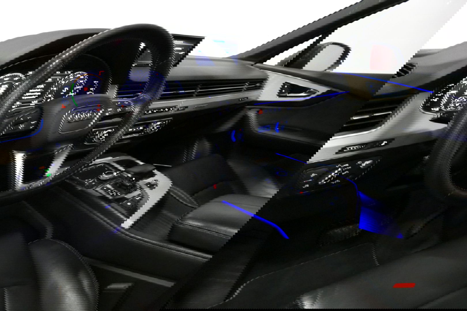 Audi Q7 3.0 TDI e-tron quattro Sport / Orig. Nederlands / S-Line ex- & interieur / Panoramadak / Luchtvering / Elektr. verstelbare voorstoelen (links met memory) / Bose Sound System / Rondomzichtcamera / Sfeerverlichting / Servosluiting - Softclose / Stoelverwarm