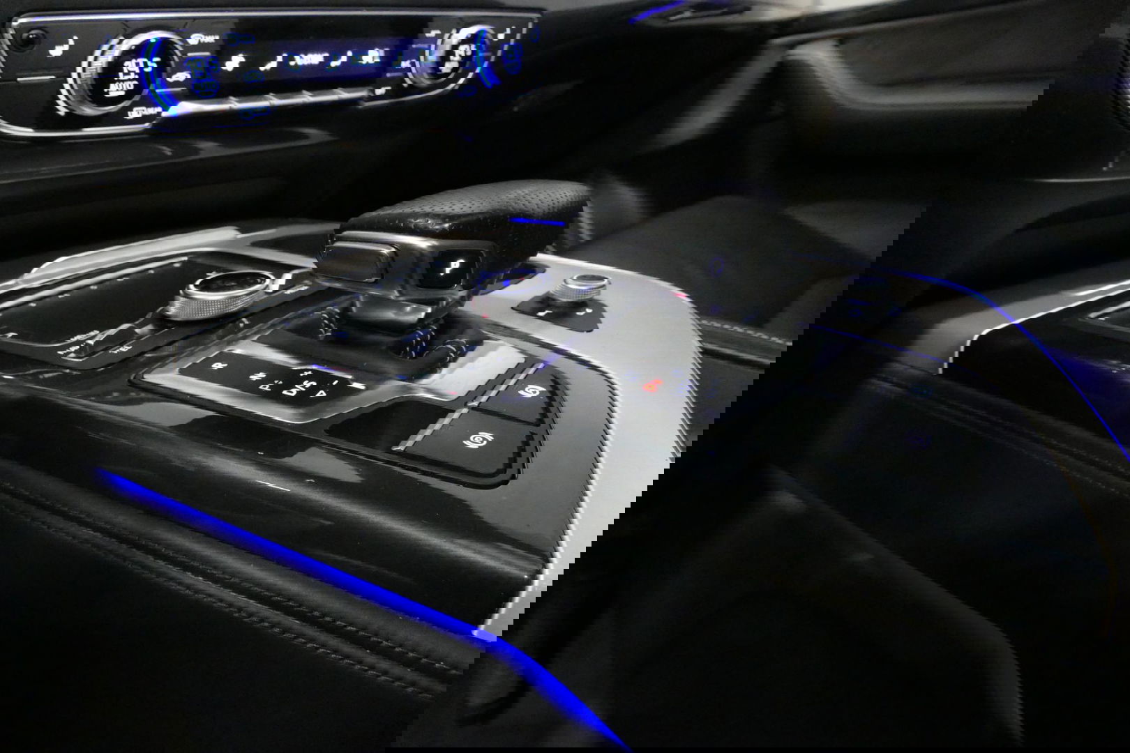 Audi Q7 3.0 TDI e-tron quattro Sport / Orig. Nederlands / S-Line ex- & interieur / Panoramadak / Luchtvering / Elektr. verstelbare voorstoelen (links met memory) / Bose Sound System / Rondomzichtcamera / Sfeerverlichting / Servosluiting - Softclose / Stoelverwarm