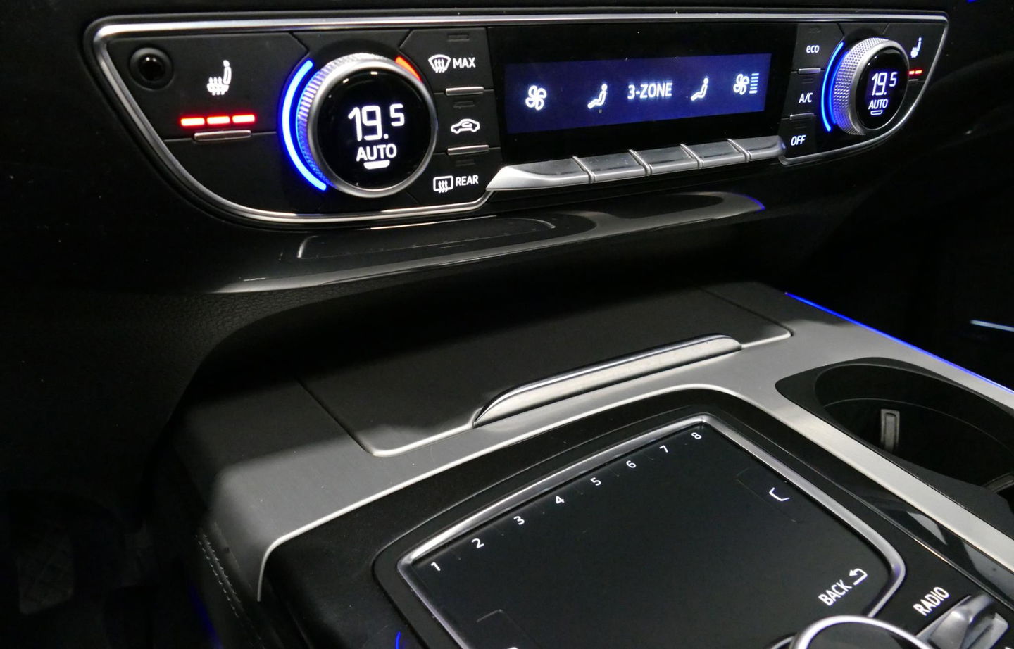 Audi Q7 3.0 TDI e-tron quattro Sport / Orig. Nederlands / S-Line ex- & interieur / Panoramadak / Luchtvering / Elektr. verstelbare voorstoelen (links met memory) / Bose Sound System / Rondomzichtcamera / Sfeerverlichting / Servosluiting - Softclose / Stoelverwarm