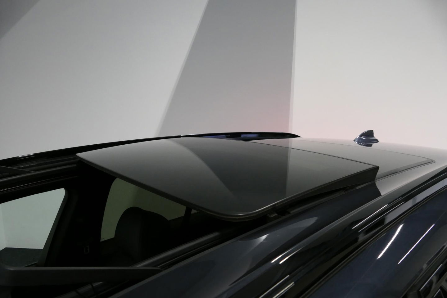 BMW X5 xDrive45e High Executive / M Sport / Panoramadak / Soft-close / Koplamp Laser / Elektr. verstelbare voorstoelen + memory / Luchtvering / Stoelverwarming voor + achter / Stoelventilatie / Head-Up Display / Apple Carplay - Andriod Auto / Ambiente verlichtin