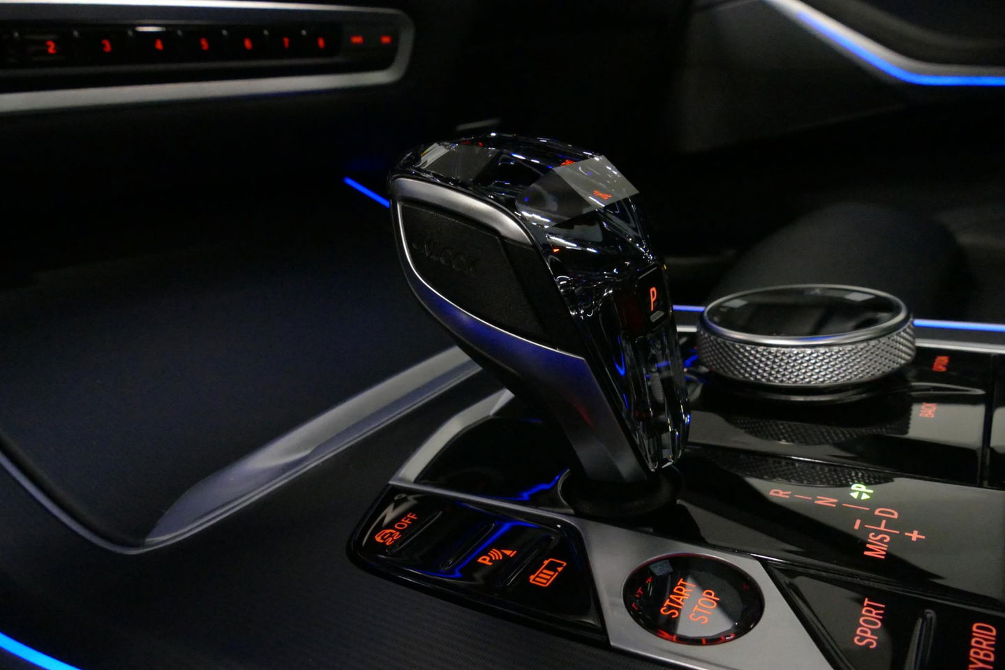 BMW X5 xDrive45e High Executive / M Sport / Panoramadak / Soft-close / Koplamp Laser / Elektr. verstelbare voorstoelen + memory / Luchtvering / Stoelverwarming voor + achter / Stoelventilatie / Head-Up Display / Apple Carplay - Andriod Auto / Ambiente verlichtin