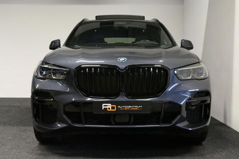 BMW X5 xDrive45e High Executive / M Sport / Panoramadak / Soft-close / Koplamp Laser / Elektr. verstelbare voorstoelen + memory / Luchtvering / Stoelverwarming voor + achter / Stoelventilatie / Head-Up Display / Apple Carplay - Andriod Auto / Ambiente verlichtin