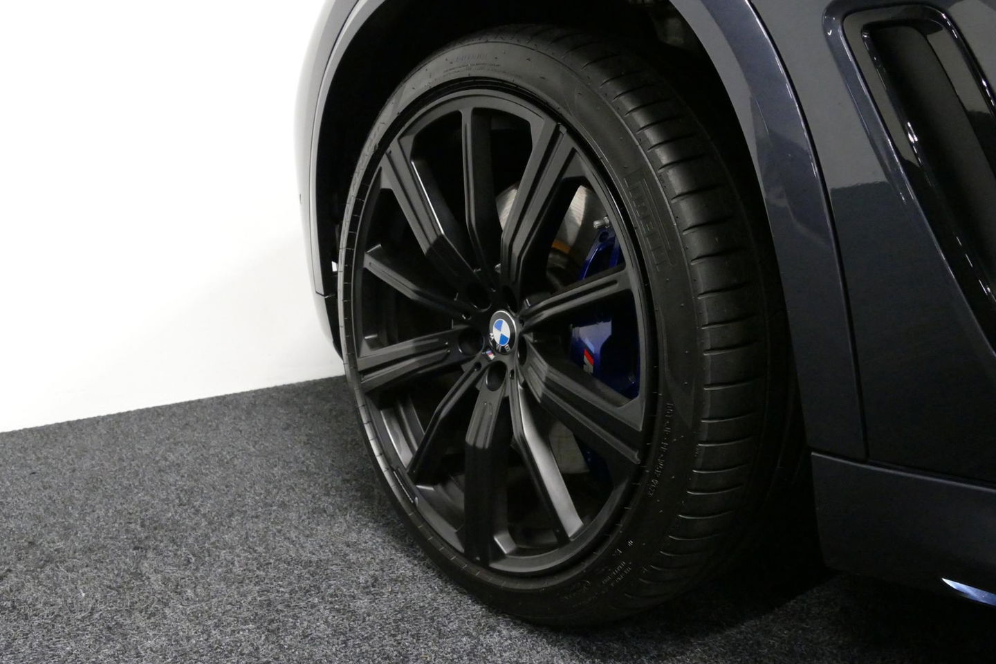 BMW X5 xDrive45e High Executive / M Sport / Panoramadak / Soft-close / Koplamp Laser / Elektr. verstelbare voorstoelen + memory / Luchtvering / Stoelverwarming voor + achter / Stoelventilatie / Head-Up Display / Apple Carplay - Andriod Auto / Ambiente verlichtin