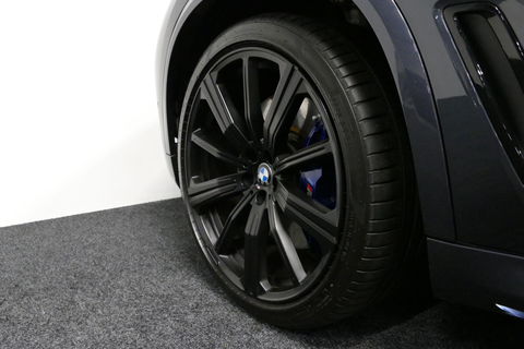 BMW X5 xDrive45e High Executive / M Sport / Panoramadak / Soft-close / Koplamp Laser / Elektr. verstelbare voorstoelen + memory / Luchtvering / Stoelverwarming voor + achter / Stoelventilatie / Head-Up Display / Apple Carplay - Andriod Auto / Ambiente verlichtin