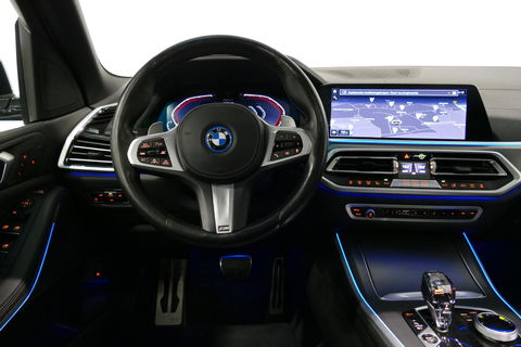 BMW X5 xDrive45e High Executive / M Sport / Panoramadak / Soft-close / Koplamp Laser / Elektr. verstelbare voorstoelen + memory / Luchtvering / Stoelverwarming voor + achter / Stoelventilatie / Head-Up Display / Apple Carplay - Andriod Auto / Ambiente verlichtin