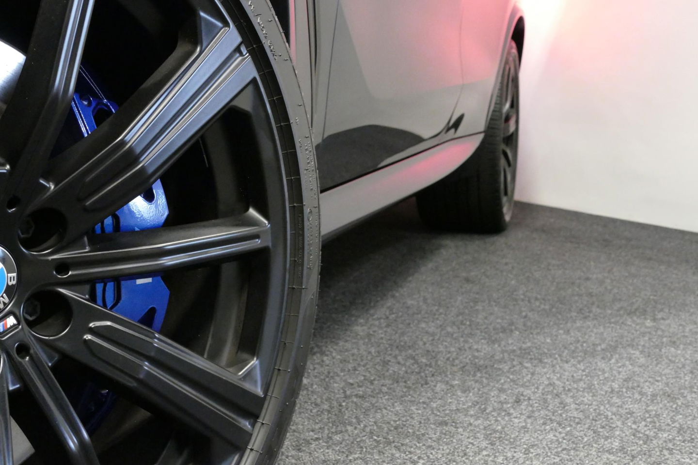 BMW X5 xDrive45e High Executive / M Sport / Panoramadak / Soft-close / Koplamp Laser / Elektr. verstelbare voorstoelen + memory / Luchtvering / Stoelverwarming voor + achter / Stoelventilatie / Head-Up Display / Apple Carplay - Andriod Auto / Ambiente verlichtin