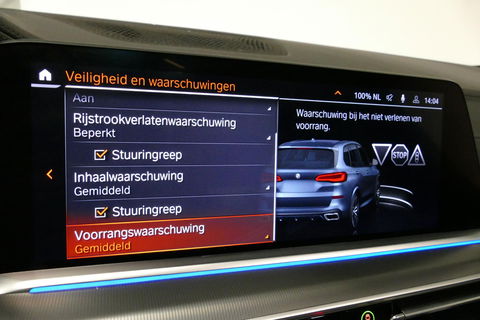 BMW X5 xDrive45e High Executive / M Sport / Panoramadak / Soft-close / Koplamp Laser / Elektr. verstelbare voorstoelen + memory / Luchtvering / Stoelverwarming voor + achter / Stoelventilatie / Head-Up Display / Apple Carplay - Andriod Auto / Ambiente verlichtin