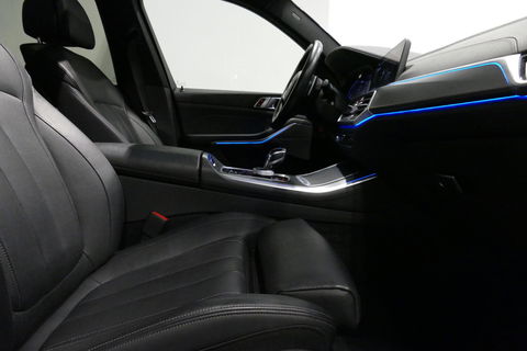 BMW X5 xDrive45e High Executive / M Sport / Panoramadak / Soft-close / Koplamp Laser / Elektr. verstelbare voorstoelen + memory / Luchtvering / Stoelverwarming voor + achter / Stoelventilatie / Head-Up Display / Apple Carplay - Andriod Auto / Ambiente verlichtin