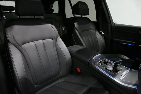 BMW X5 xDrive45e High Executive / M Sport / Panoramadak / Soft-close / Koplamp Laser / Elektr. verstelbare voorstoelen + memory / Luchtvering / Stoelverwarming voor + achter / Stoelventilatie / Head-Up Display / Apple Carplay - Andriod Auto / Ambiente verlichtin