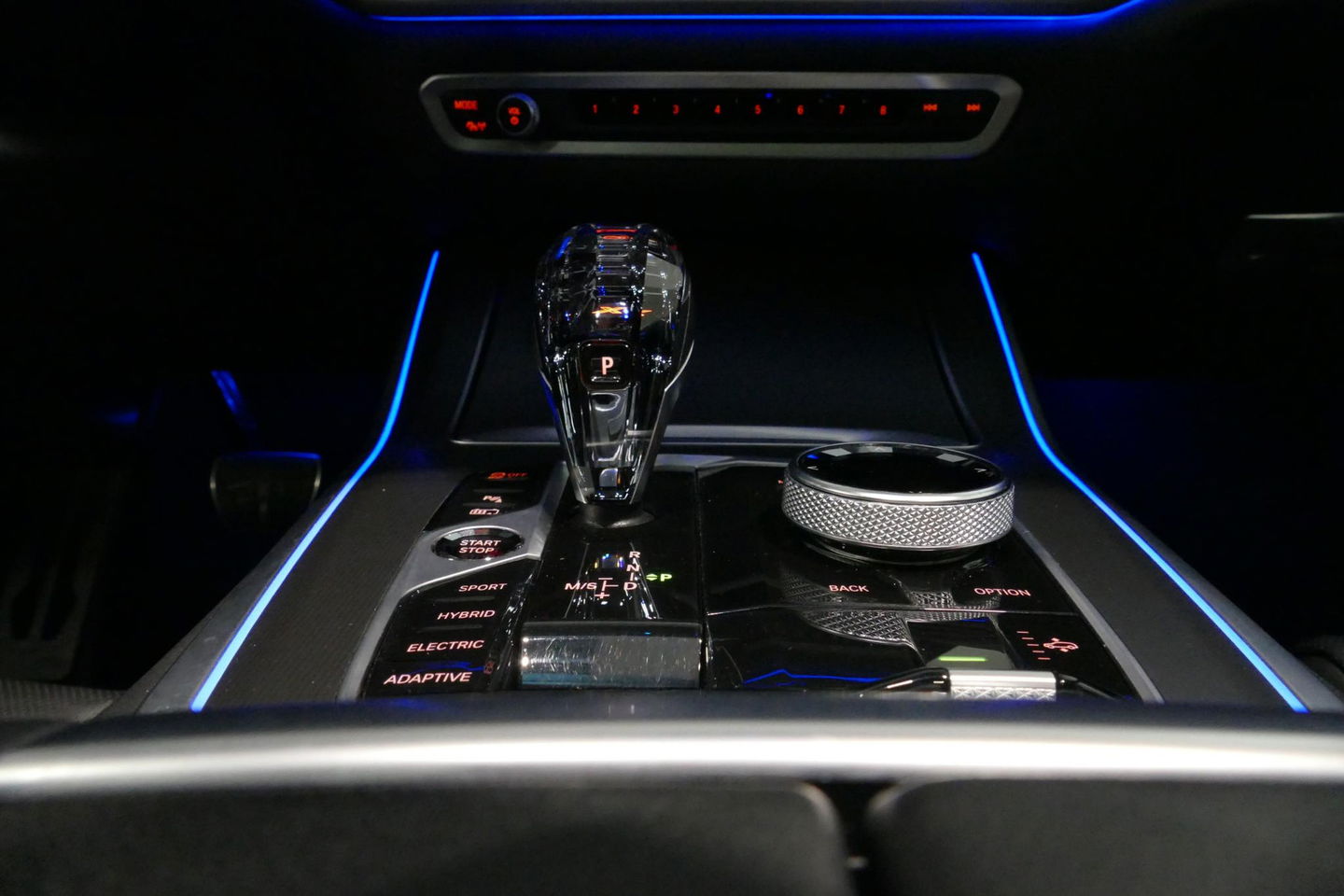 BMW X5 xDrive45e High Executive / M Sport / Panoramadak / Soft-close / Koplamp Laser / Elektr. verstelbare voorstoelen + memory / Luchtvering / Stoelverwarming voor + achter / Stoelventilatie / Head-Up Display / Apple Carplay - Andriod Auto / Ambiente verlichtin