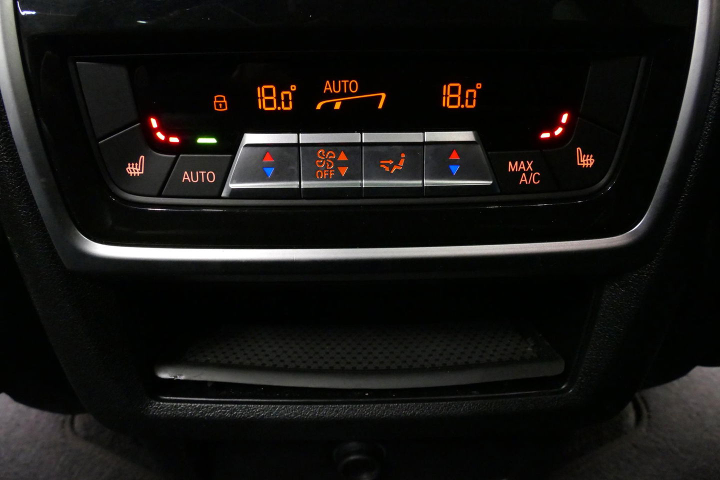 BMW X5 xDrive45e High Executive / M Sport / Panoramadak / Soft-close / Koplamp Laser / Elektr. verstelbare voorstoelen + memory / Luchtvering / Stoelverwarming voor + achter / Stoelventilatie / Head-Up Display / Apple Carplay - Andriod Auto / Ambiente verlichtin