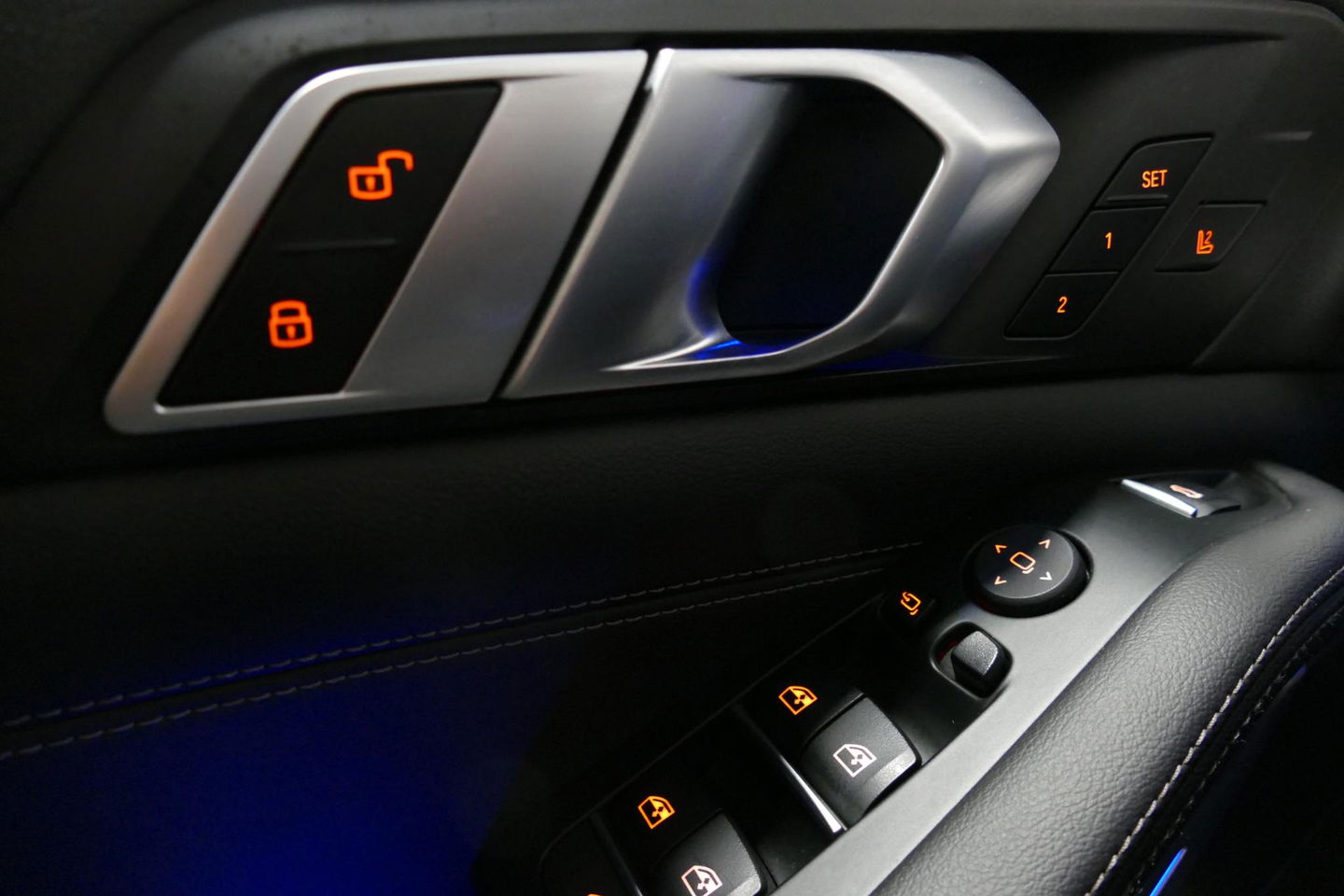 BMW X5 xDrive45e High Executive / M Sport / Panoramadak / Soft-close / Koplamp Laser / Elektr. verstelbare voorstoelen + memory / Luchtvering / Stoelverwarming voor + achter / Stoelventilatie / Head-Up Display / Apple Carplay - Andriod Auto / Ambiente verlichtin