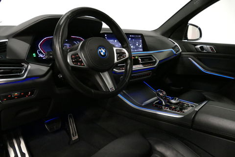 BMW X5 xDrive45e High Executive / M Sport / Panoramadak / Soft-close / Koplamp Laser / Elektr. verstelbare voorstoelen + memory / Luchtvering / Stoelverwarming voor + achter / Stoelventilatie / Head-Up Display / Apple Carplay - Andriod Auto / Ambiente verlichtin