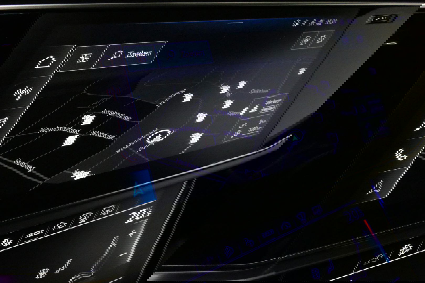 Audi Q8 55 TFSI e quattro Pro Line S / RSQ8 Diffuser / RSQ8 Grill / Maxton Design Bodykit V.2 / Panoramadak / RS Sportstoelen / Elektr. verstelbare voorstoelen + memory / Sport Luchtvering / Matrix LED / Ambienteverlichting plus / Apple Carplay - Android Auto / B