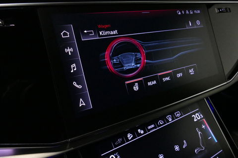 Audi Q8 55 TFSI e quattro Pro Line S / RSQ8 Diffuser / RSQ8 Grill / Maxton Design Bodykit V.2 / Panoramadak / RS Sportstoelen / Elektr. verstelbare voorstoelen + memory / Sport Luchtvering / Matrix LED / Ambienteverlichting plus / Apple Carplay - Android Auto / B