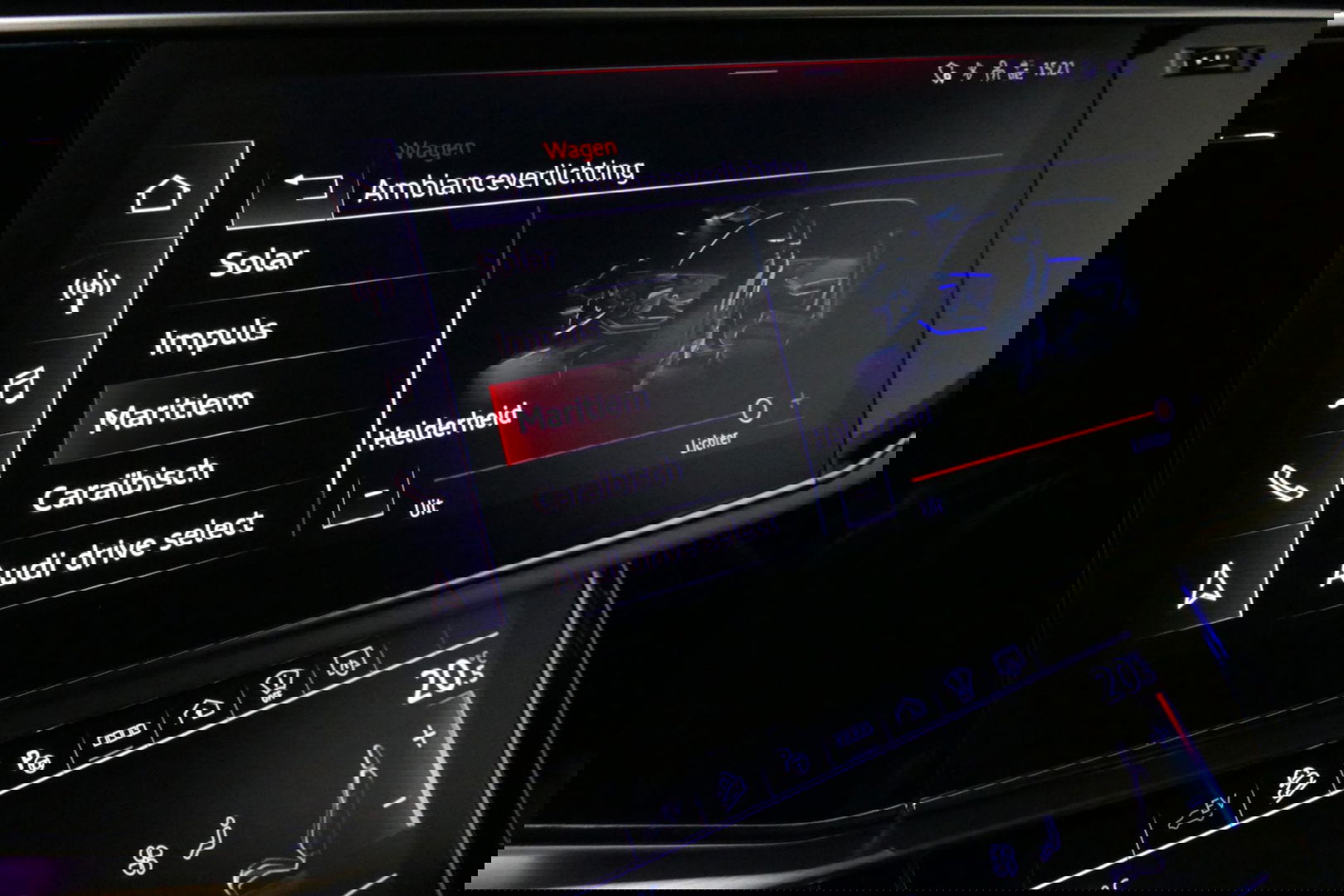 Audi Q8 55 TFSI e quattro Pro Line S / RSQ8 Diffuser / RSQ8 Grill / Maxton Design Bodykit V.2 / Panoramadak / RS Sportstoelen / Elektr. verstelbare voorstoelen + memory / Sport Luchtvering / Matrix LED / Ambienteverlichting plus / Apple Carplay - Android Auto / B