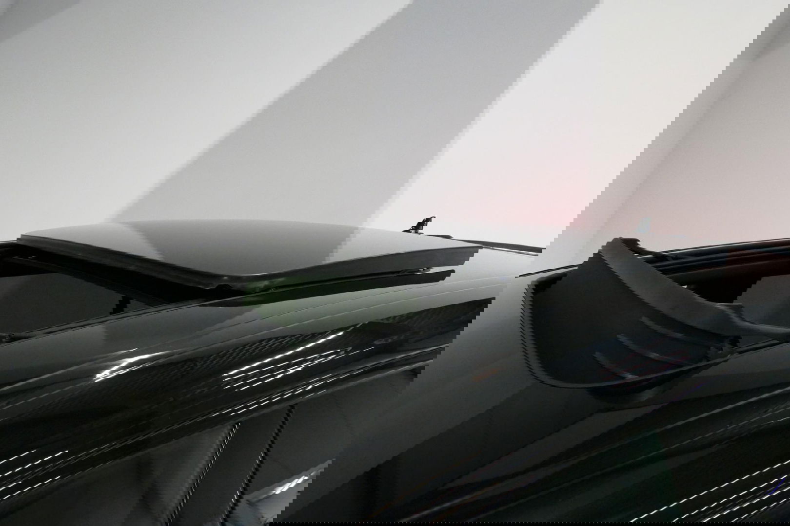 Audi Q8 55 TFSI e quattro Pro Line S / RSQ8 Diffuser / RSQ8 Grill / Maxton Design Bodykit V.2 / Panoramadak / RS Sportstoelen / Elektr. verstelbare voorstoelen + memory / Sport Luchtvering / Matrix LED / Ambienteverlichting plus / Apple Carplay - Android Auto / B