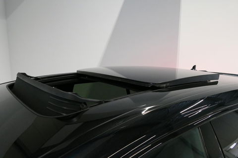 Audi Q8 55 TFSI e quattro Pro Line S / RSQ8 Diffuser / RSQ8 Grill / Maxton Design Bodykit V.2 / Panoramadak / RS Sportstoelen / Elektr. verstelbare voorstoelen + memory / Sport Luchtvering / Matrix LED / Ambienteverlichting plus / Apple Carplay - Android Auto / B