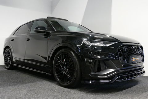 Audi Q8 55 TFSI e quattro Pro Line S / RSQ8 Diffuser / RSQ8 Grill / Maxton Design Bodykit V.2 / Panoramadak / RS Sportstoelen / Elektr. verstelbare voorstoelen + memory / Sport Luchtvering / Matrix LED / Ambienteverlichting plus / Apple Carplay - Android Auto / B