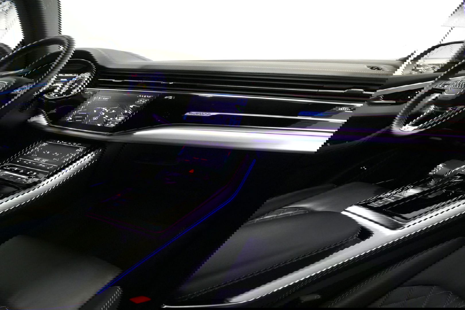 Audi Q8 55 TFSI e quattro Pro Line S / RSQ8 Diffuser / RSQ8 Grill / Maxton Design Bodykit V.2 / Panoramadak / RS Sportstoelen / Elektr. verstelbare voorstoelen + memory / Sport Luchtvering / Matrix LED / Ambienteverlichting plus / Apple Carplay - Android Auto / B