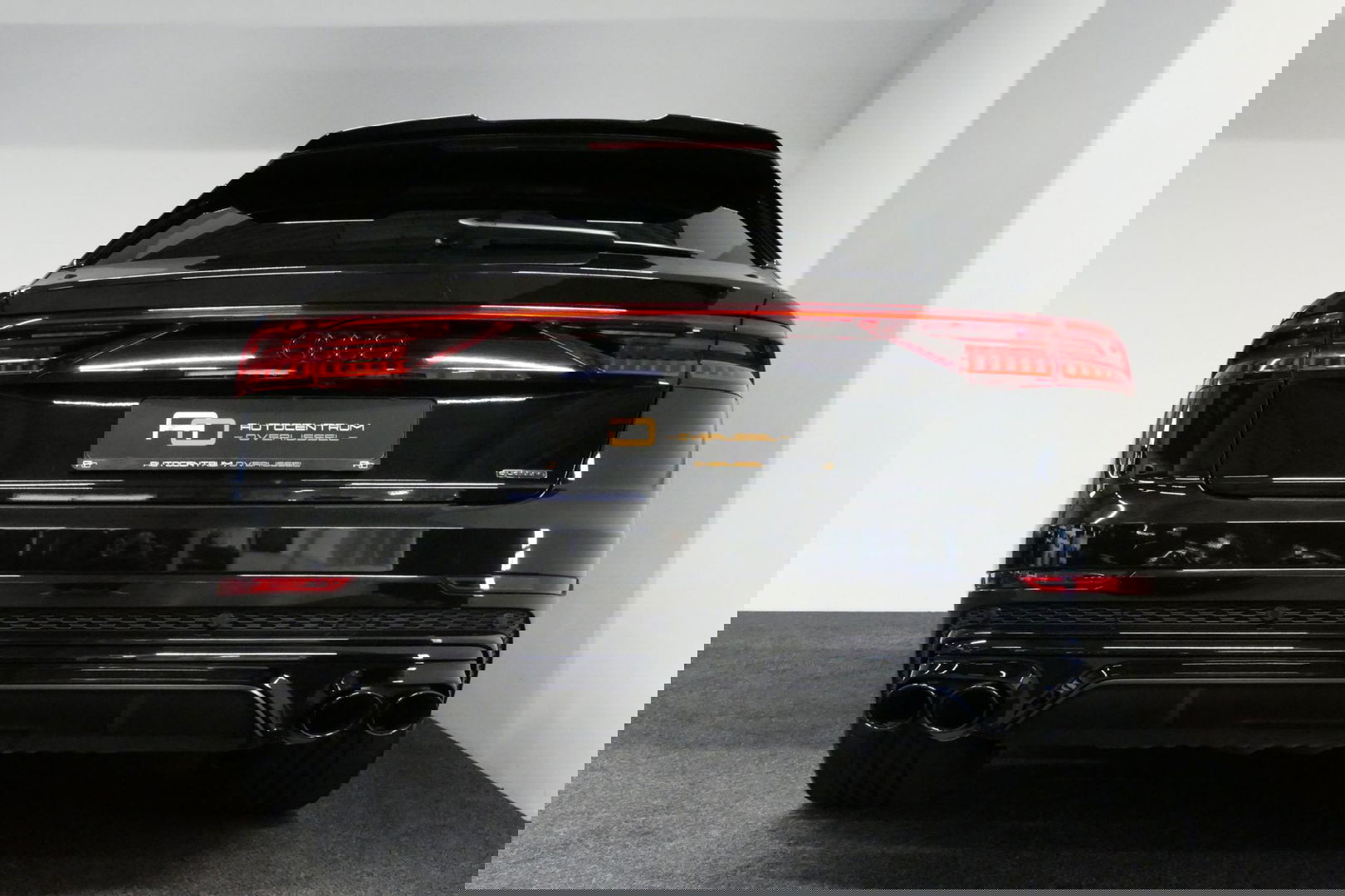 Audi Q8 55 TFSI e quattro Pro Line S / RSQ8 Diffuser / RSQ8 Grill / Maxton Design Bodykit V.2 / Panoramadak / RS Sportstoelen / Elektr. verstelbare voorstoelen + memory / Sport Luchtvering / Matrix LED / Ambienteverlichting plus / Apple Carplay - Android Auto / B