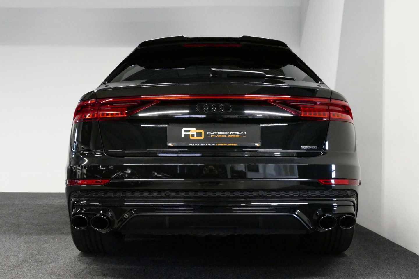Audi Q8 55 TFSI e quattro Pro Line S / RSQ8 Diffuser / RSQ8 Grill / Maxton Design Bodykit V.2 / Panoramadak / RS Sportstoelen / Elektr. verstelbare voorstoelen + memory / Sport Luchtvering / Matrix LED / Ambienteverlichting plus / Apple Carplay - Android Auto / B