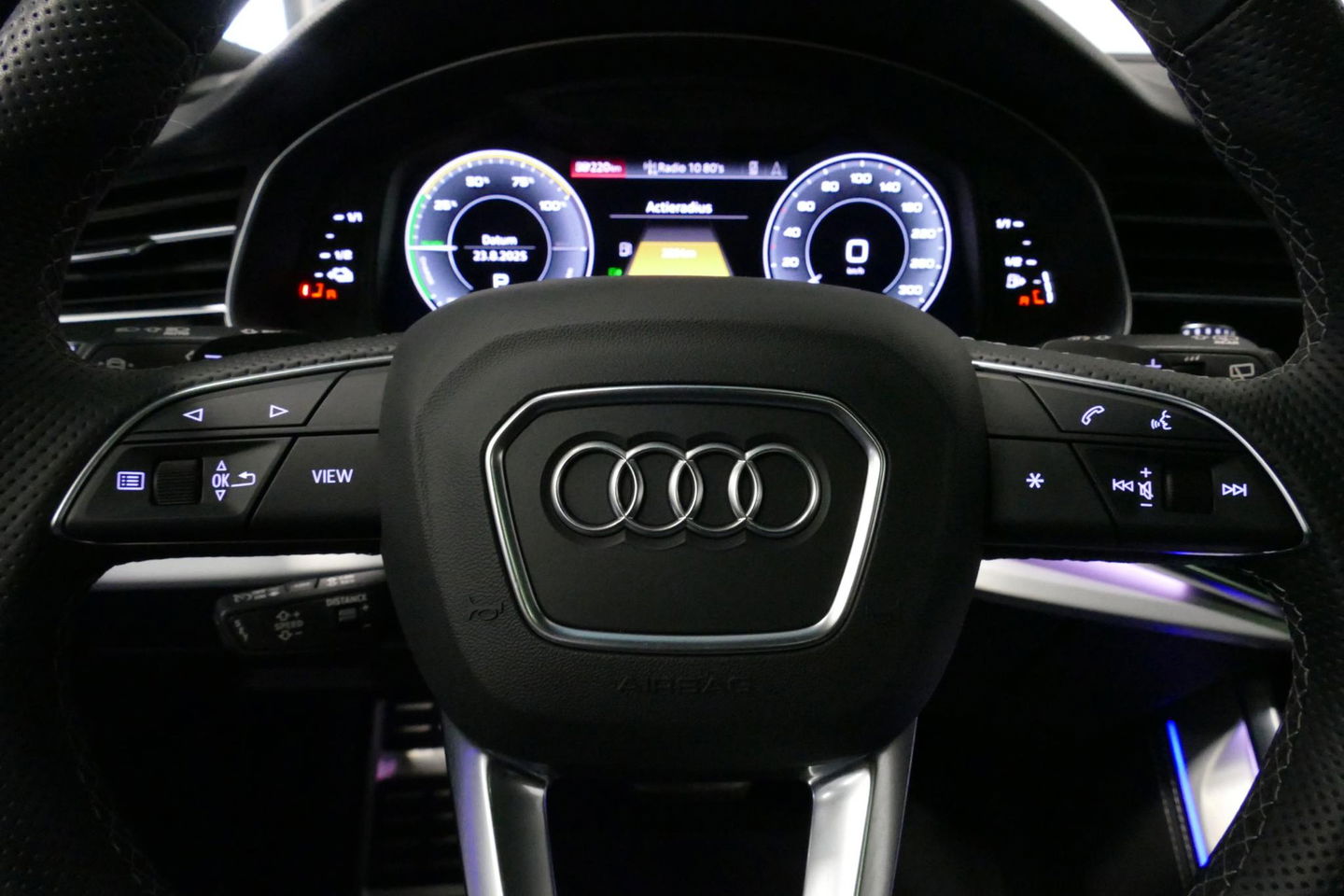 Audi Q8 55 TFSI e quattro Pro Line S / RSQ8 Diffuser / RSQ8 Grill / Maxton Design Bodykit V.2 / Panoramadak / RS Sportstoelen / Elektr. verstelbare voorstoelen + memory / Sport Luchtvering / Matrix LED / Ambienteverlichting plus / Apple Carplay - Android Auto / B