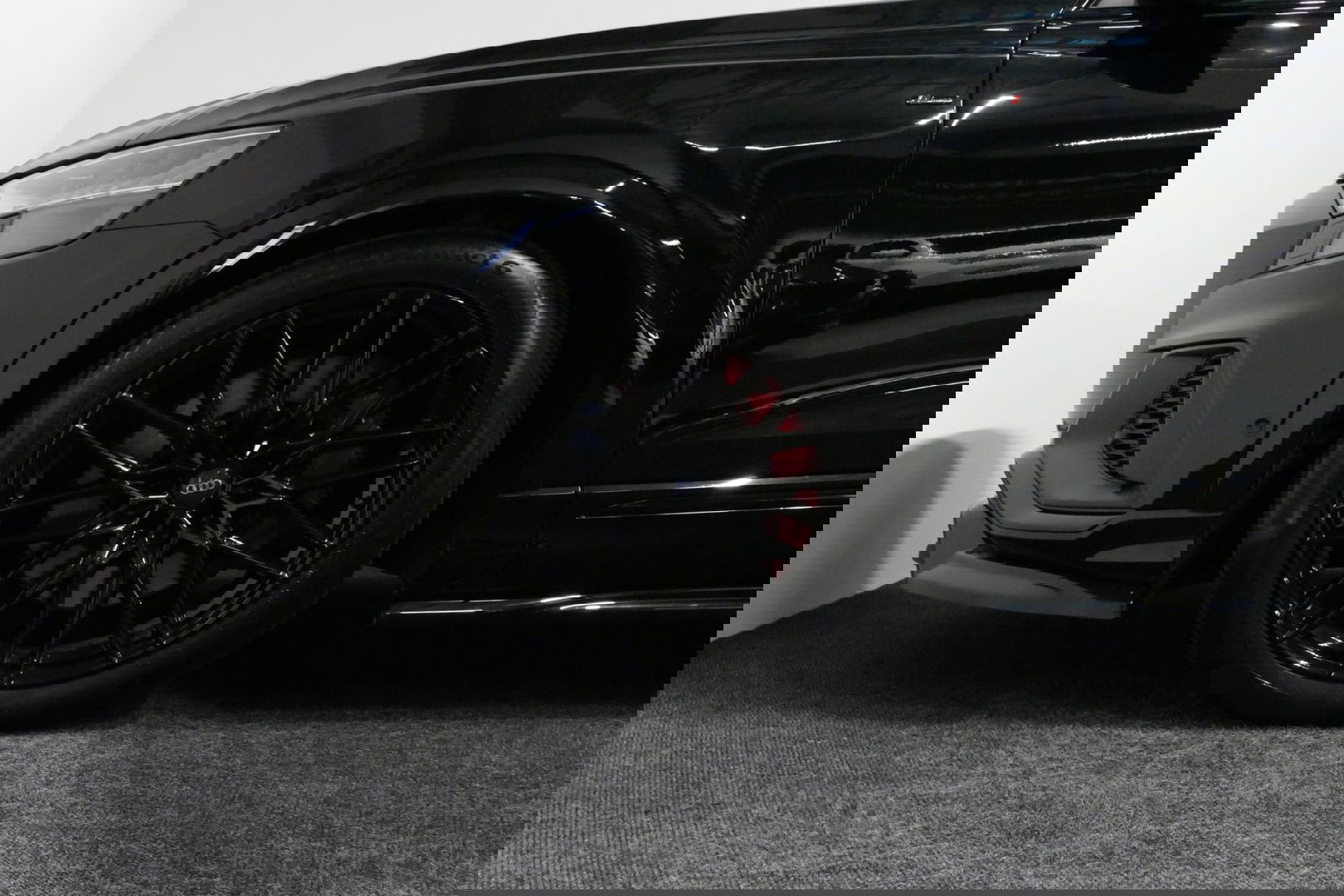 Audi Q8 55 TFSI e quattro Pro Line S / RSQ8 Diffuser / RSQ8 Grill / Maxton Design Bodykit V.2 / Panoramadak / RS Sportstoelen / Elektr. verstelbare voorstoelen + memory / Sport Luchtvering / Matrix LED / Ambienteverlichting plus / Apple Carplay - Android Auto / B