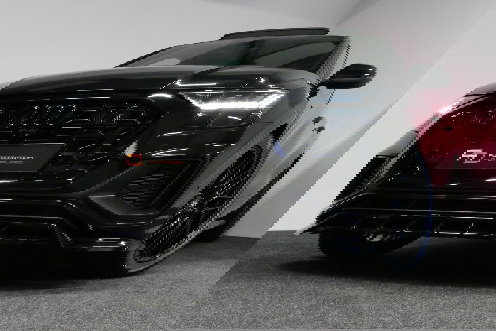 Audi Q8 55 TFSI e quattro Pro Line S / RSQ8 Diffuser / RSQ8 Grill / Maxton Design Bodykit V.2 / Panoramadak / RS Sportstoelen / Elektr. verstelbare voorstoelen + memory / Sport Luchtvering / Matrix LED / Ambienteverlichting plus / Apple Carplay - Android Auto / B