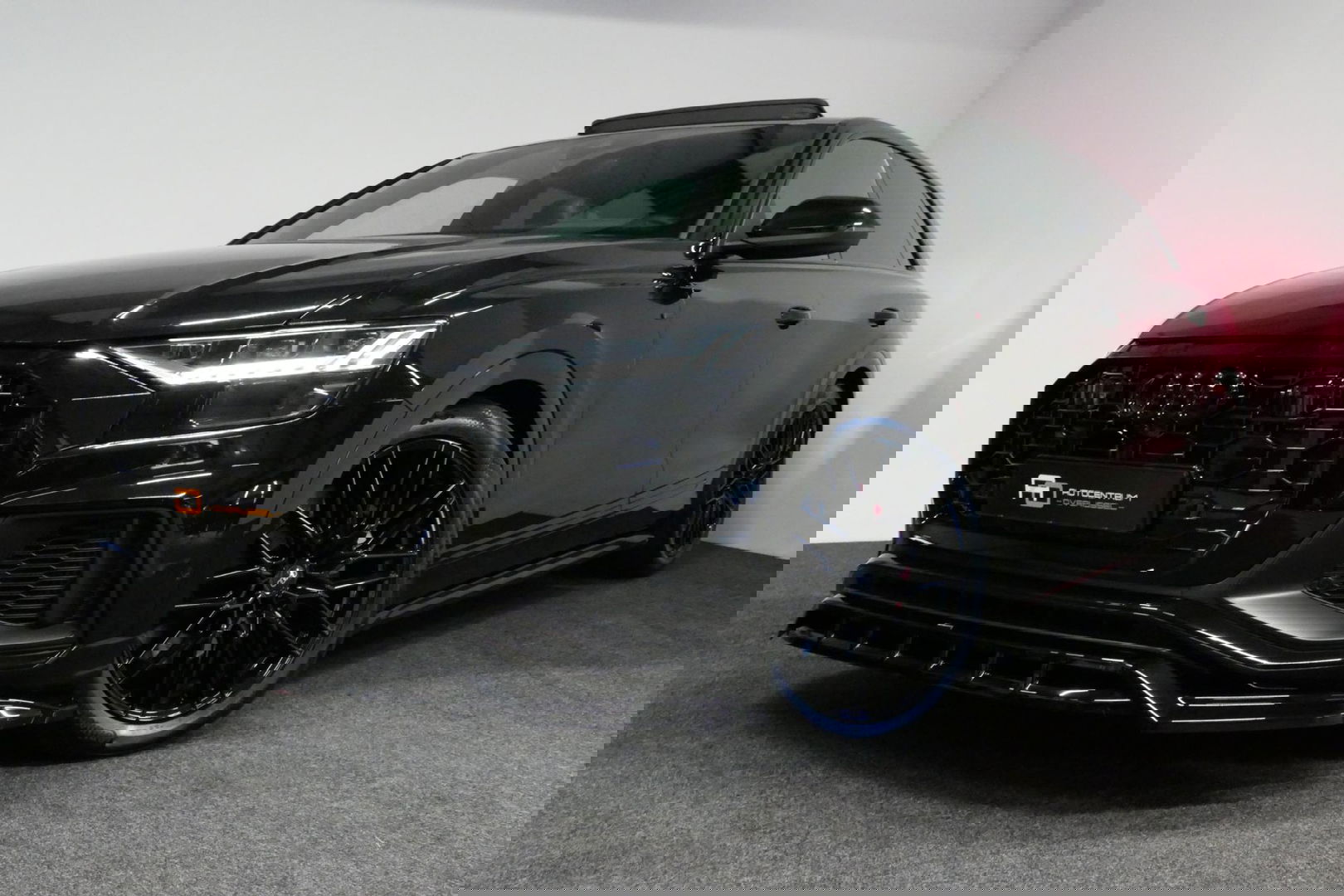 Audi Q8 55 TFSI e quattro Pro Line S / RSQ8 Diffuser / RSQ8 Grill / Maxton Design Bodykit V.2 / Panoramadak / RS Sportstoelen / Elektr. verstelbare voorstoelen + memory / Sport Luchtvering / Matrix LED / Ambienteverlichting plus / Apple Carplay - Android Auto / B