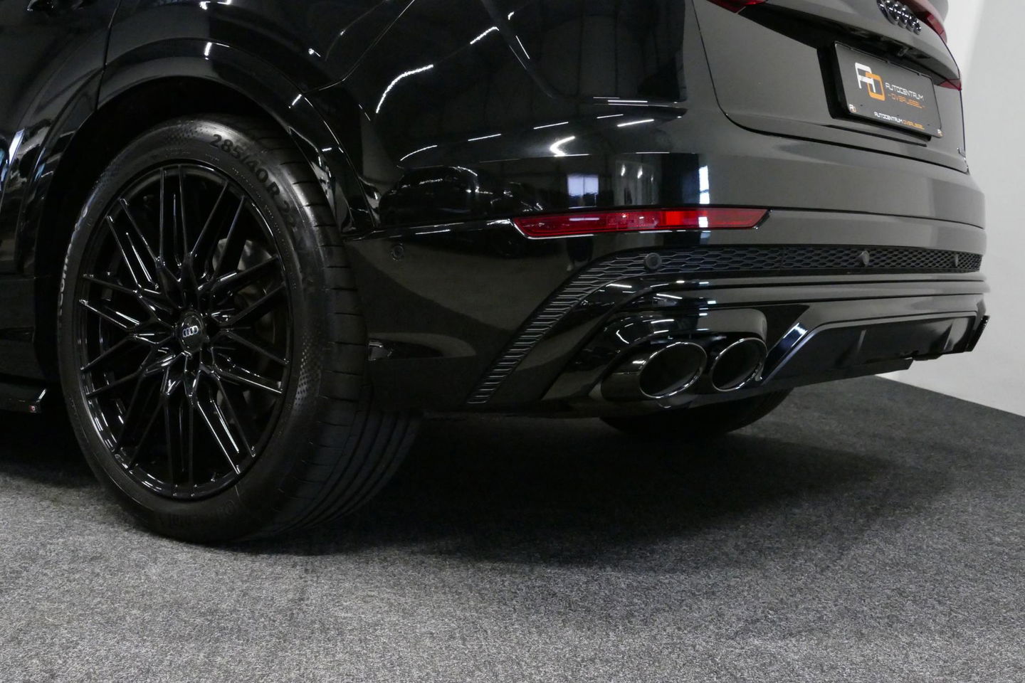 Audi Q8 55 TFSI e quattro Pro Line S / RSQ8 Diffuser / RSQ8 Grill / Maxton Design Bodykit V.2 / Panoramadak / RS Sportstoelen / Elektr. verstelbare voorstoelen + memory / Sport Luchtvering / Matrix LED / Ambienteverlichting plus / Apple Carplay - Android Auto / B